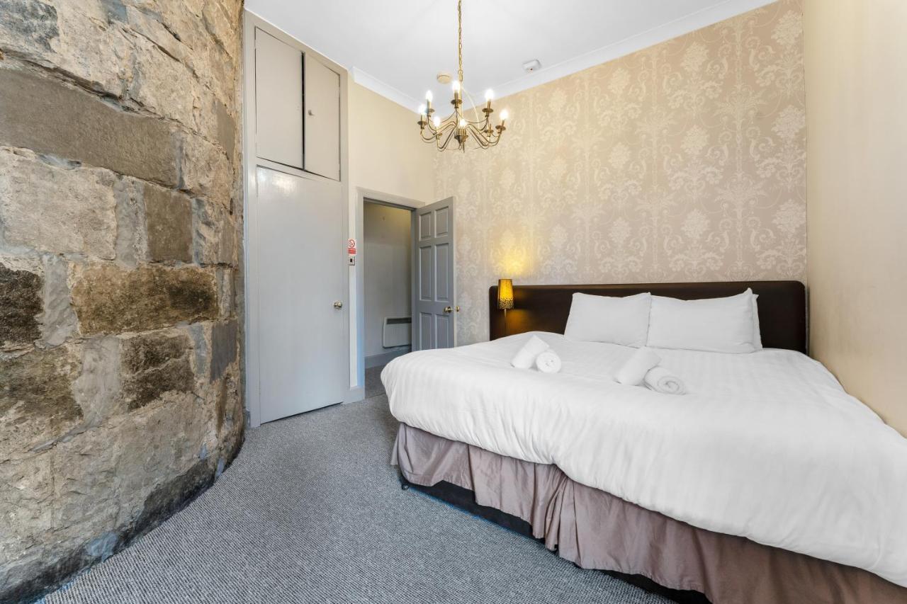 Unique 2 Bedroom Castle Suite Apartment - Near Edinburgh Castle & Royal Mile المظهر الخارجي الصورة