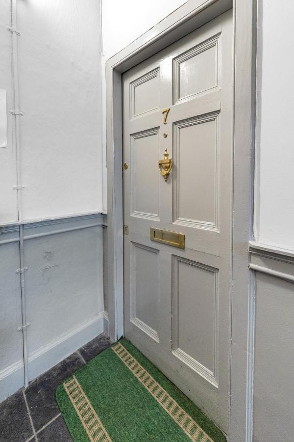 Unique 2 Bedroom Castle Suite Apartment - Near Edinburgh Castle & Royal Mile المظهر الخارجي الصورة