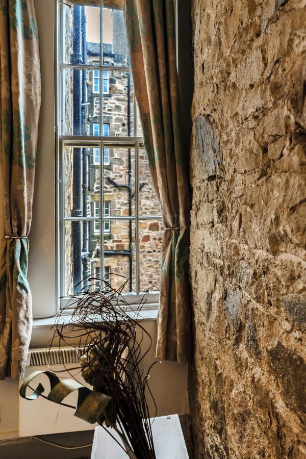 Unique 2 Bedroom Castle Suite Apartment - Near Edinburgh Castle & Royal Mile المظهر الخارجي الصورة