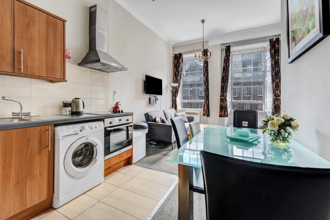 Unique 2 Bedroom Castle Suite Apartment - Near Edinburgh Castle & Royal Mile المظهر الخارجي الصورة