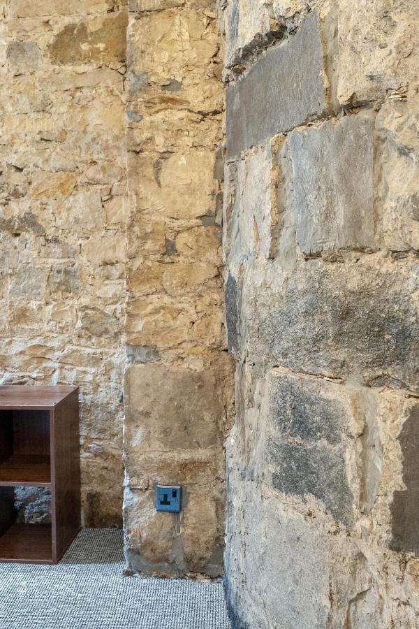 Unique 2 Bedroom Castle Suite Apartment - Near Edinburgh Castle & Royal Mile المظهر الخارجي الصورة